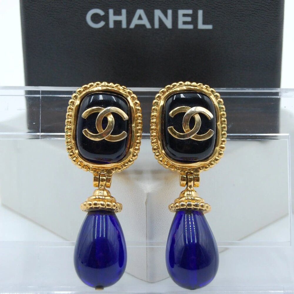CHANEL Vintage Rare 1996 Classic Precious Metal Earrings - Pre-Owned
